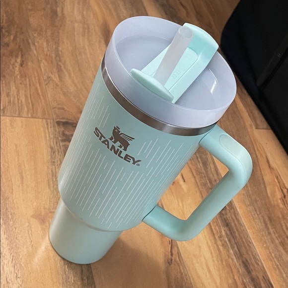Stanley Aqua Blue Insulated Mug 40 ounce - Picture 2 of 5